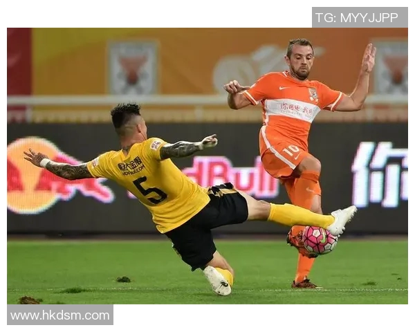 2017年鲁能与恒大巅峰对决回顾：激情四溢的足球盛宴与历史瞬间